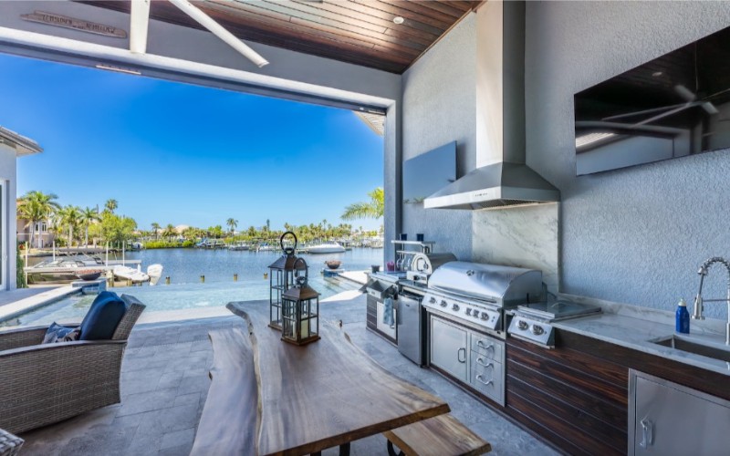 Outdoor Kitchen